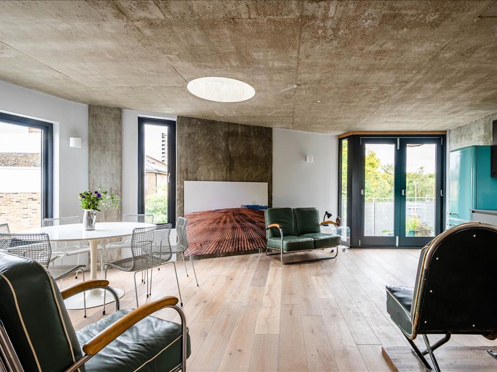 New home, 3 bed property for sale in London Fields West Side, London