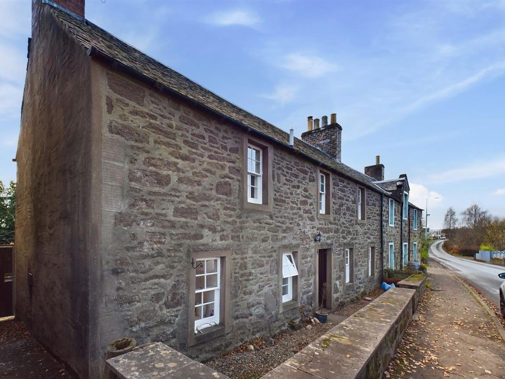 3 bed semidetached house for sale in 7 South Green, Spittalfield