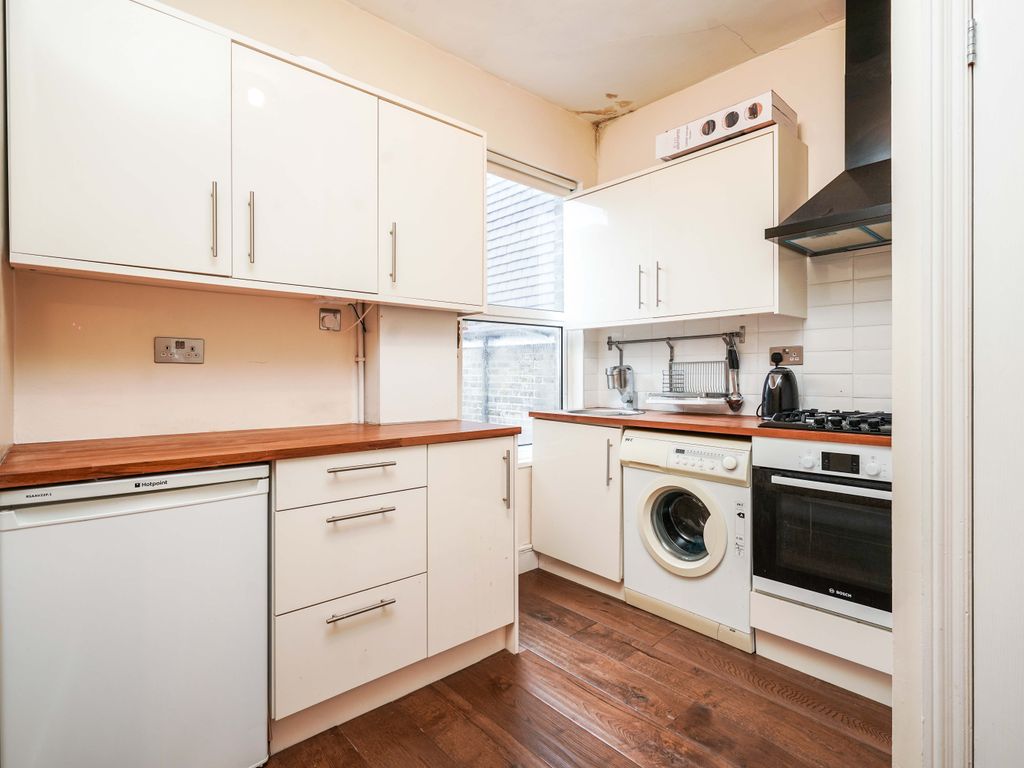 1 bed flat for sale in Leslie Road, Leytonstone, London E11 Zoopla