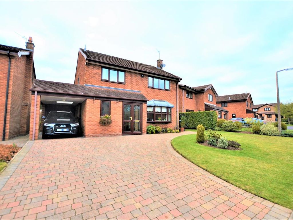 4 bed detached house for sale in The Squirrels, Westbury Park