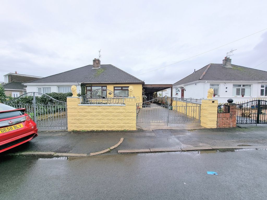 2 bed semidetached bungalow for sale in Tennyson Drive, Bridgend
