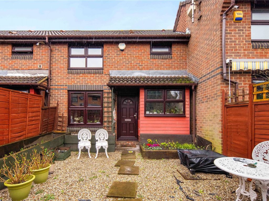 1 bed detached house for sale in Coopers Close, Stepney, London E1, £