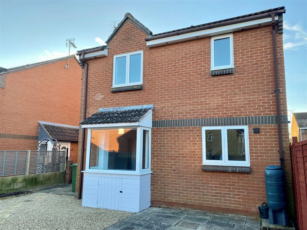 2 bed semidetached house for sale in St. Dunstan Close, Calne SN11, £200,000 Zoopla