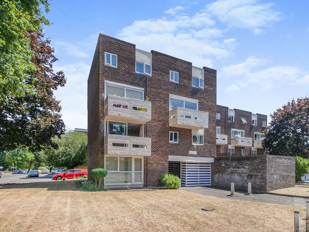 3 bed flat for sale in Beech Vale, Woking, Surrey GU22 Zoopla