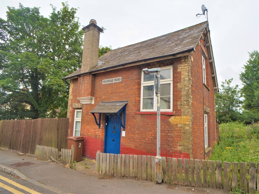 3 bed detached house for sale in Vicarage Road, Strood, Rochester, Kent