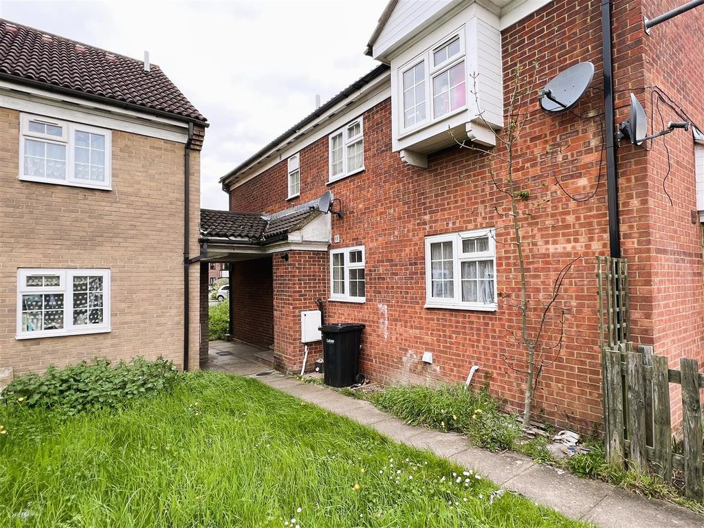 2 bed property for sale in Dorrington Close, Luton LU3 Zoopla