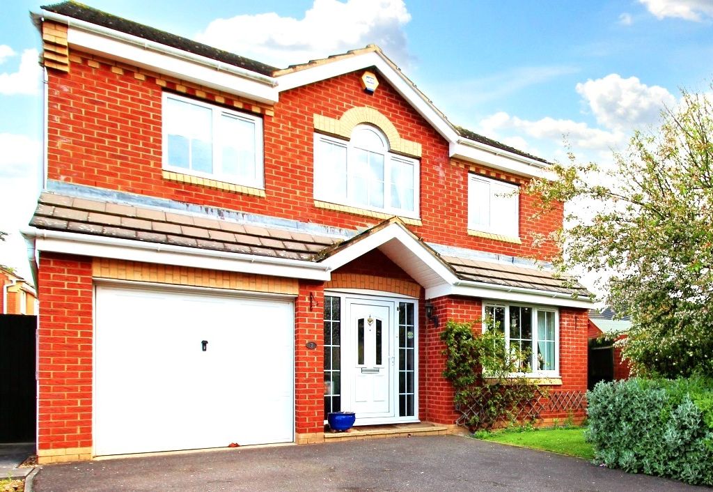 4 bed detached house for sale in Fox Hollow, Oadby, Leicester LE2, £