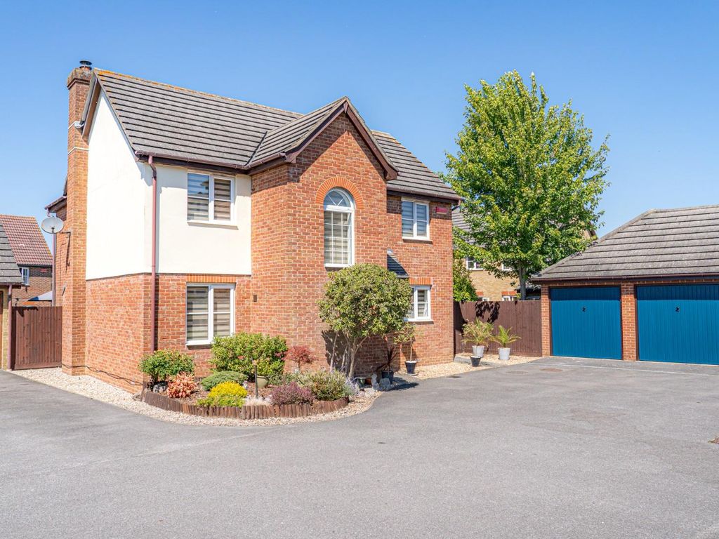 4 bed detached house for sale in Bluebell Road, Kingsnorth, Ashford