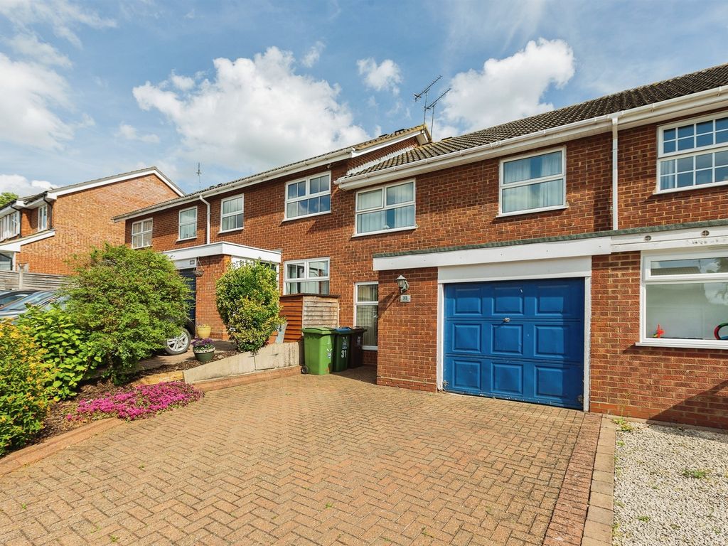 3 bed terraced house for sale in Waivers Way, Stoke Grange, Aylesbury