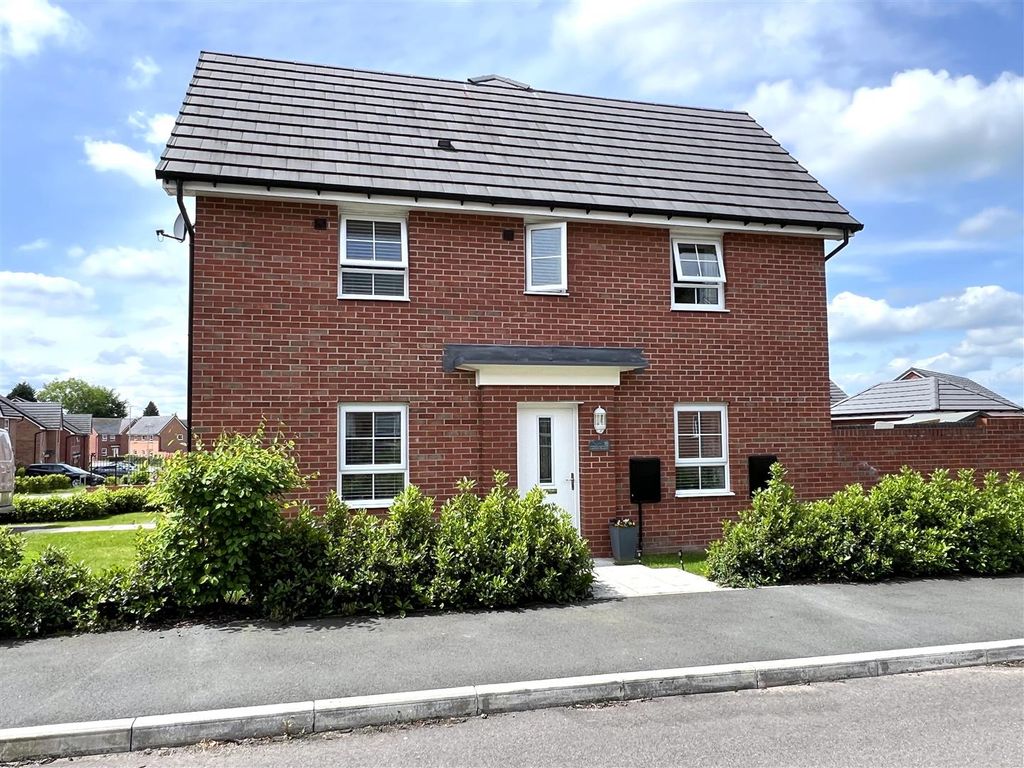 3 bed semidetached house for sale in Larch Place, Somerford, Congleton