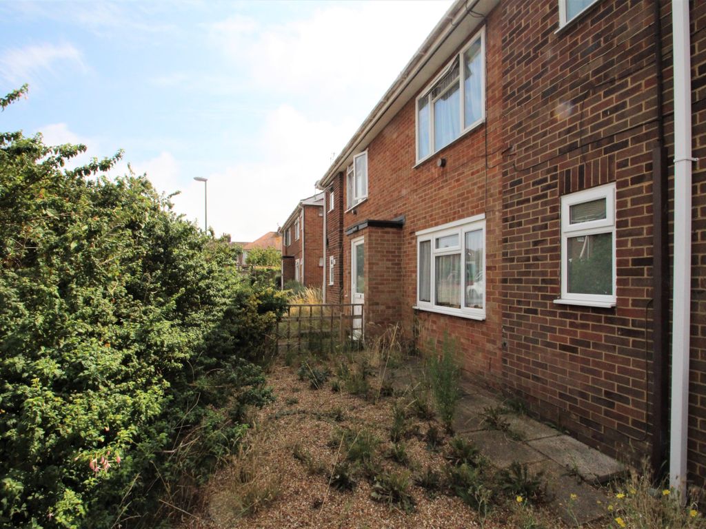 Studio to rent in Middle Road, Lancing BN15 Zoopla