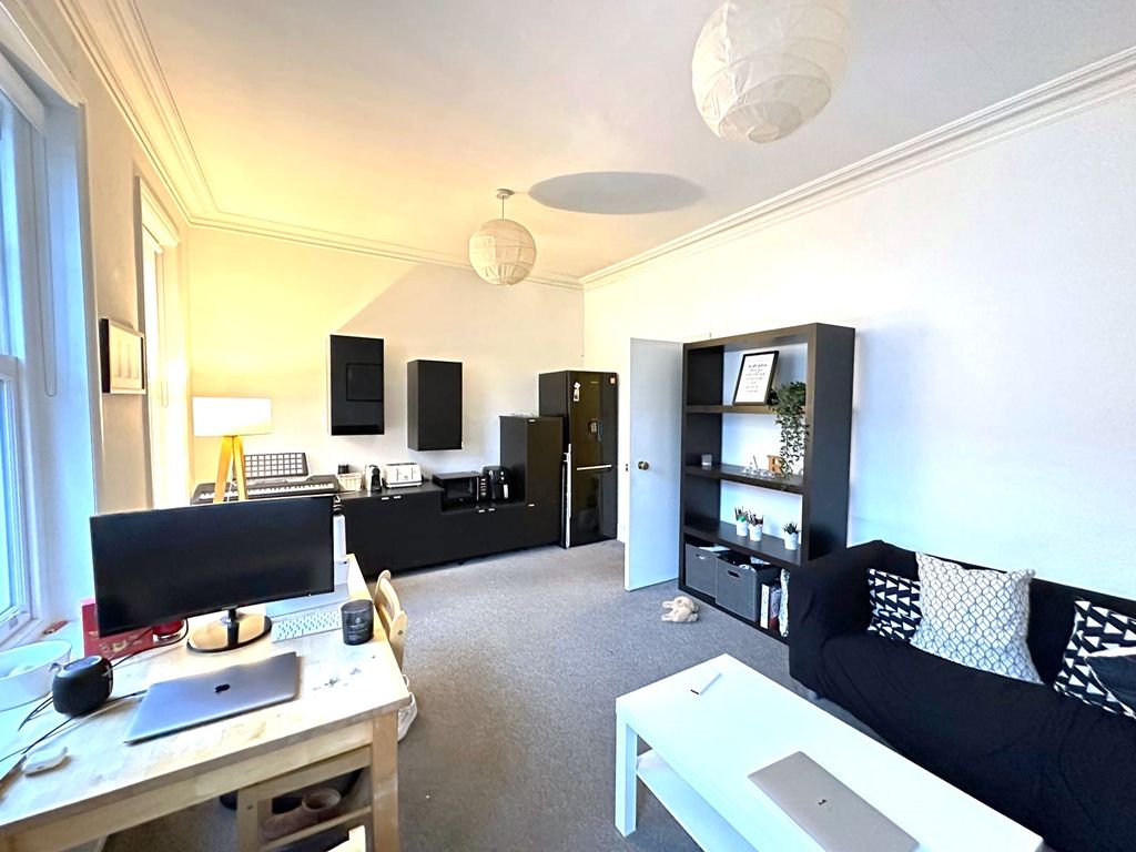 2 bed flat to rent in Muswell Hill Broadway, Muswell Hill, London N10