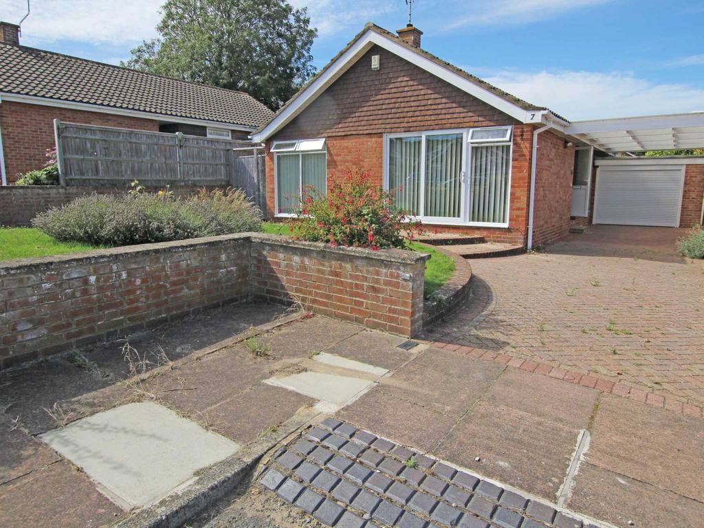 3 bed detached bungalow for sale in Claxton Close, Eastbourne BN21, £