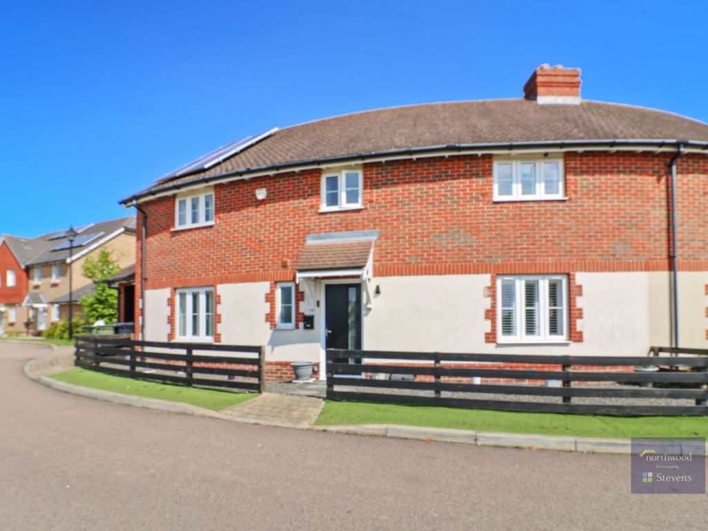 3 bed semidetached house for sale in Lodge Close, Singleton, Ashford