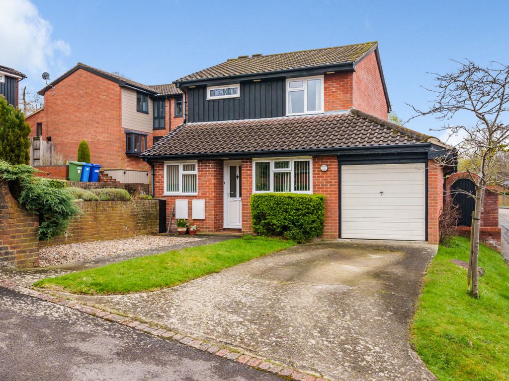 3 bed detached house for sale in Greenham Wood, Bracknell, Berkshire