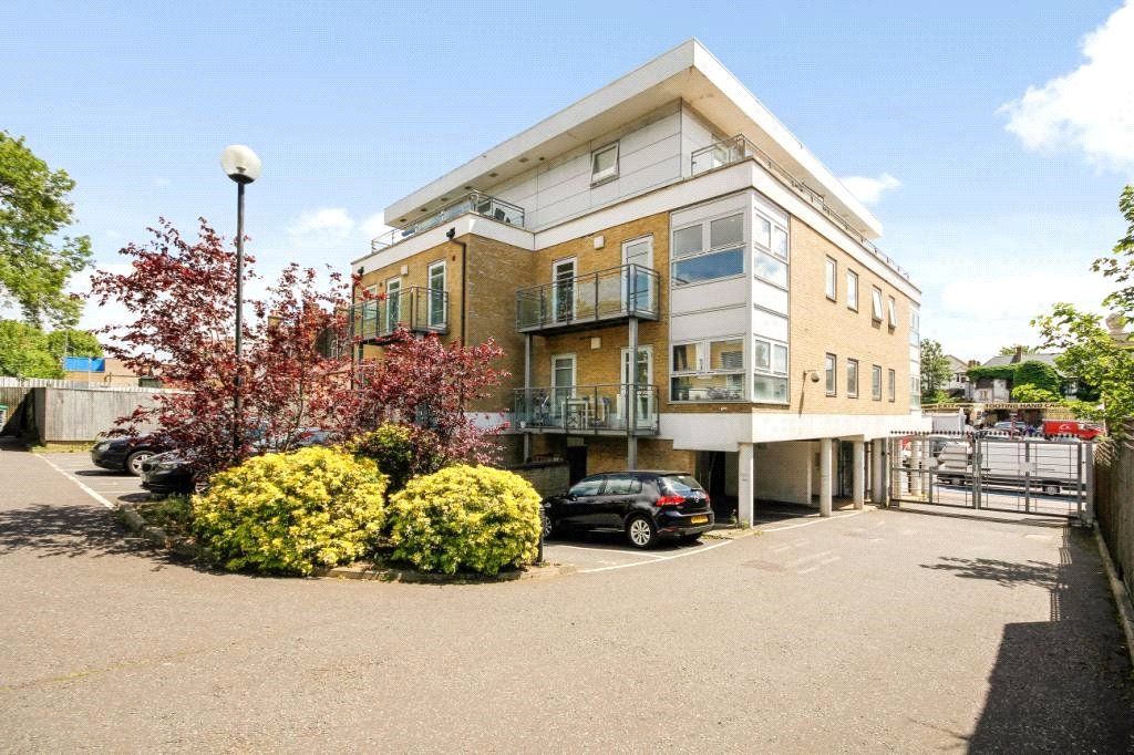 Sw17 2 bed flat for sale in Upper Tooting Road, London SW17, £425,000 - Zoopla