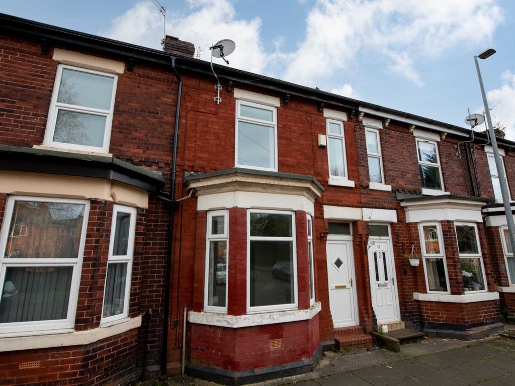 3 bed terraced house for sale in Cemetery Road, Salford M5, £175,000