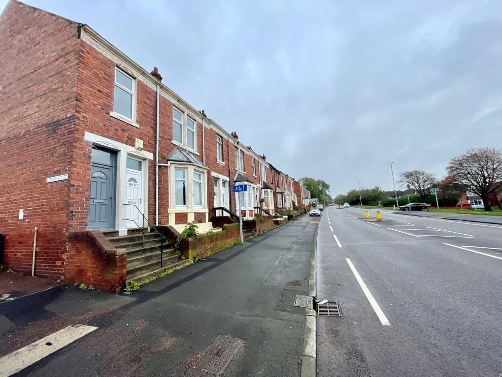 2 bed flat to rent in Old Durham Road, Gateshead, Tyne And Wear NE9, £
