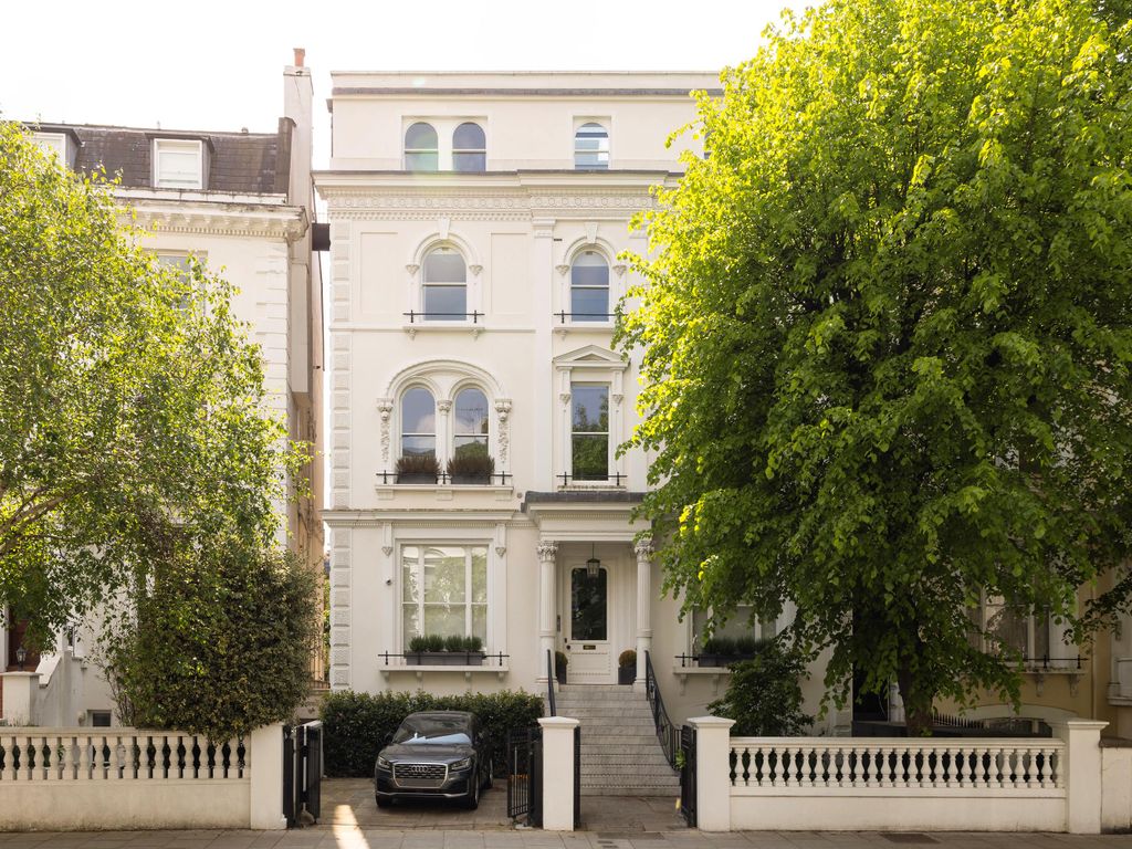 New home, 3 bed flat for sale in Pembridge Crescent, Notting Hill