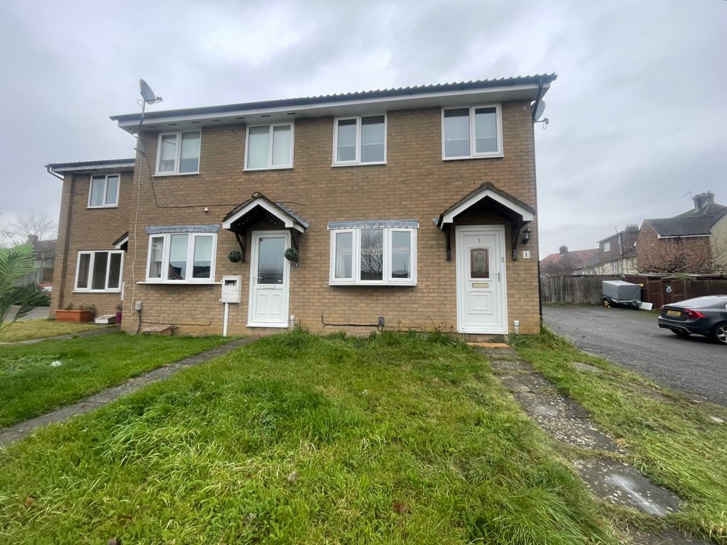 2 bed semidetached house to rent in Chepstow Close, Northampton NN5, £