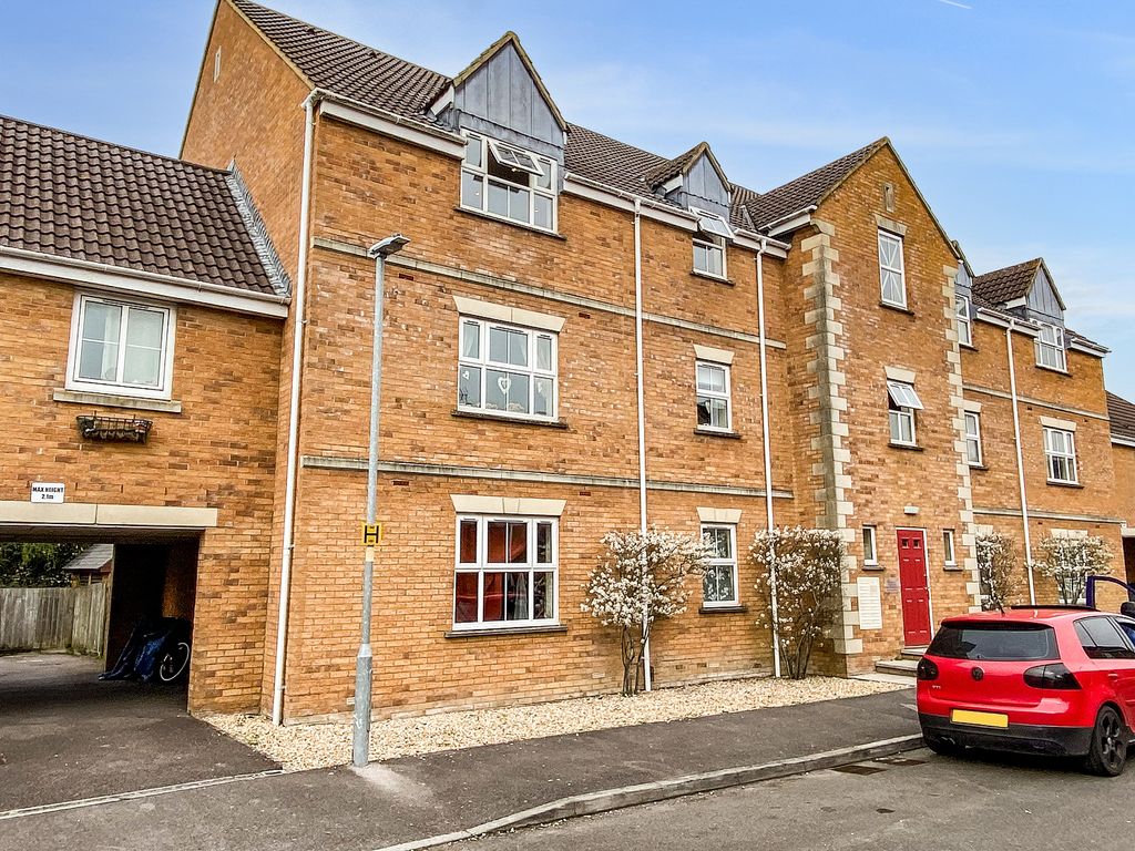 2 bed flat to rent in Brabant Way, Westbury, Wiltshire BA13, £795 pcm