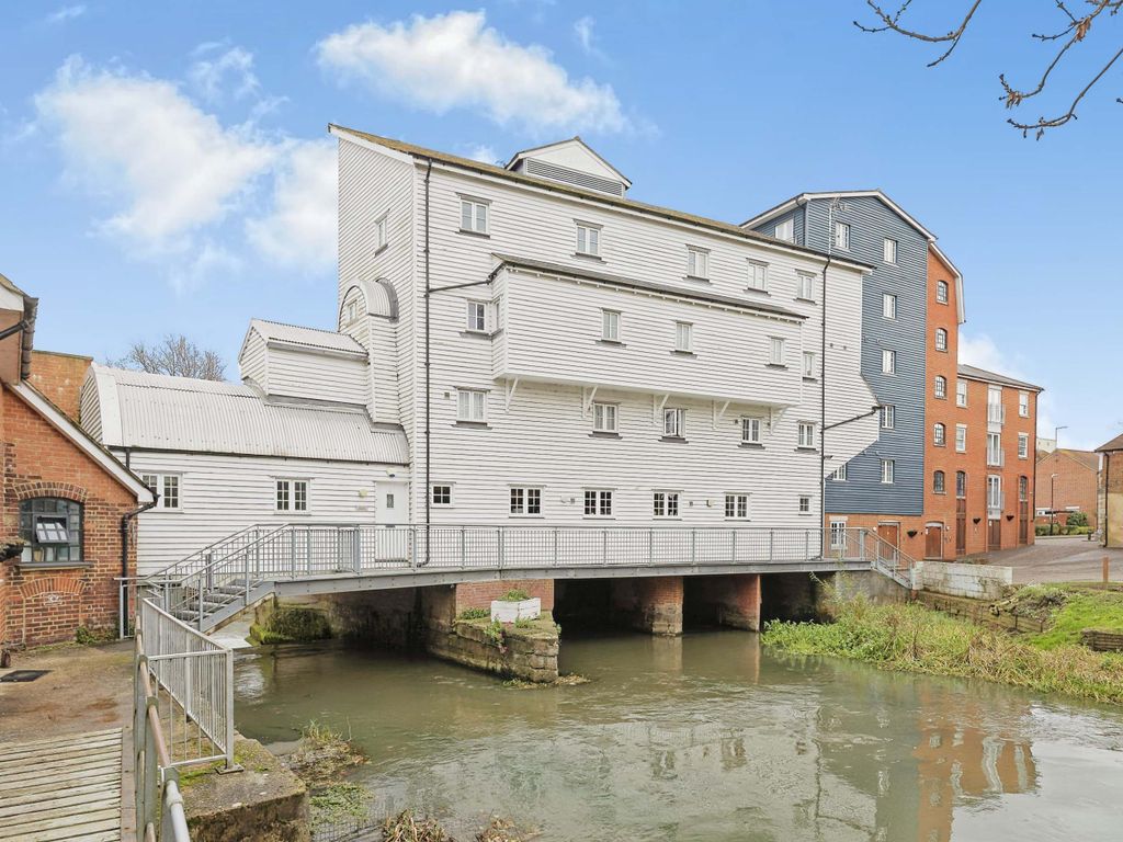 2 bed flat for sale in Weir Court, Barton Mill Road, Canterbury CT1