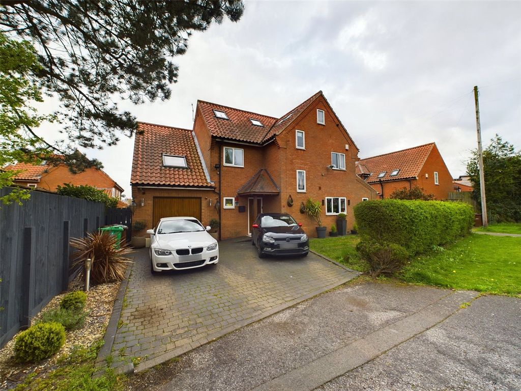 6 bed detached house for sale in Torvill Drive, Wollaton