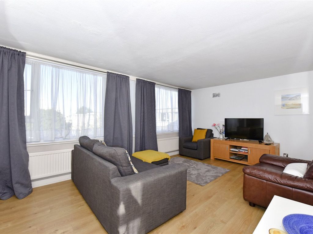 2 bed flat to rent in Charles House, Ward Royal, Windsor, Berkshire SL4 Zoopla