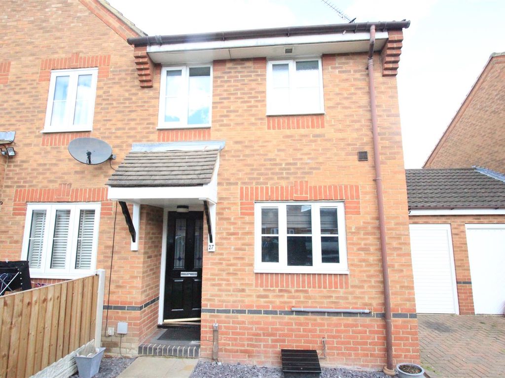 2 bed terraced house to rent in Wraysbury Drive, Laindon, Basildon SS15