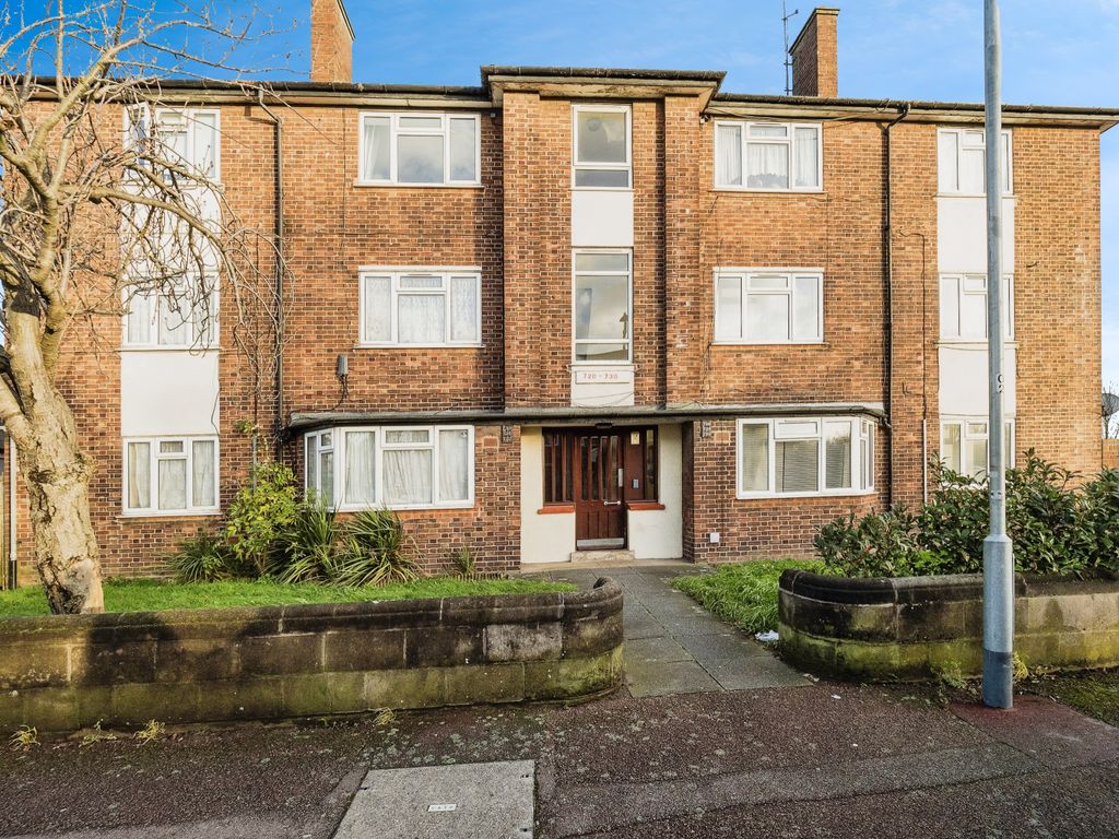 3 bed flat for sale in Dagenham Road, Dagenham, Essex RM10, £250,000