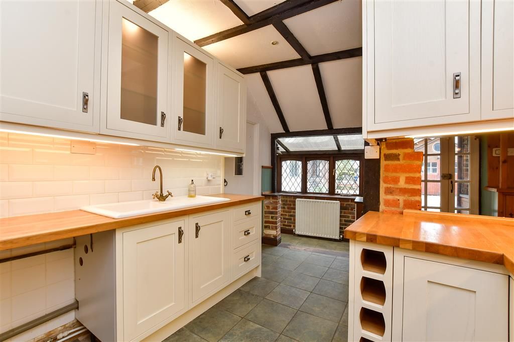 3 bed detached bungalow for sale in Bonehurst Road, Horley, Surrey RH6