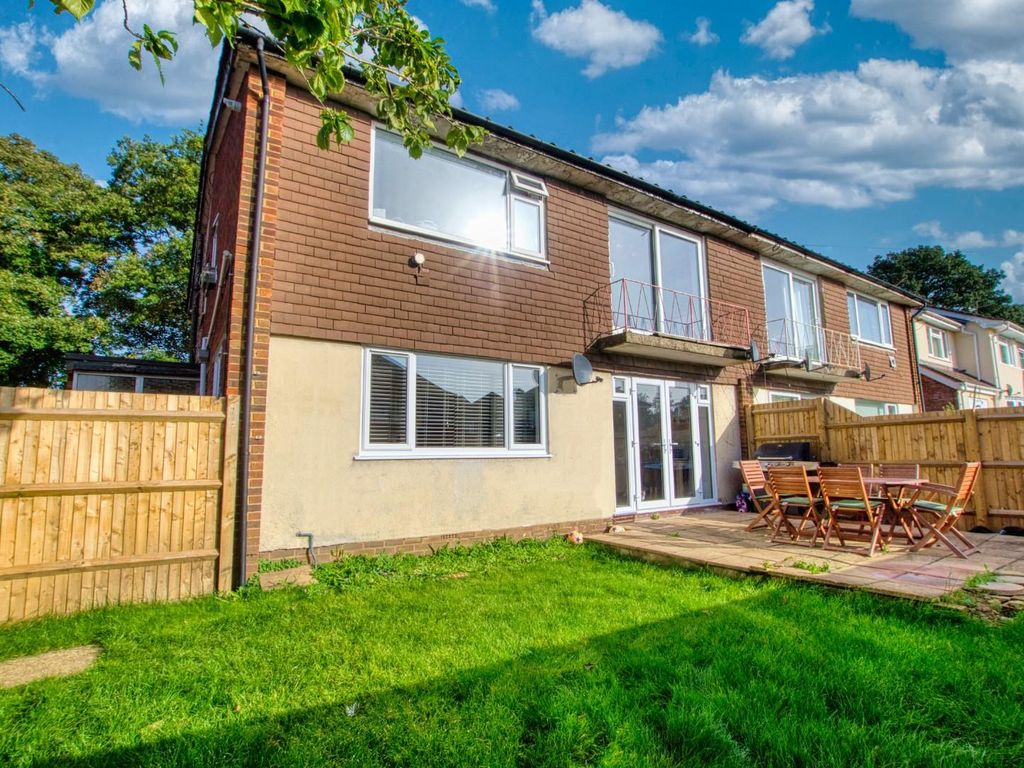 2 bed for sale in Moorlands Crescent, West End Park