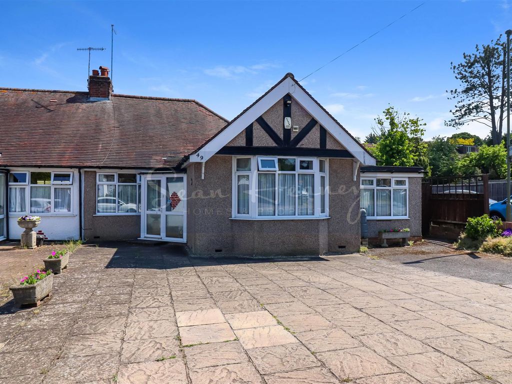 3 bed semidetached bungalow for sale in Meadway, New