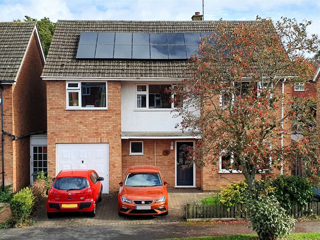 4 bed detached house for sale in Spring Road, Clifton, Shefford SG17, £