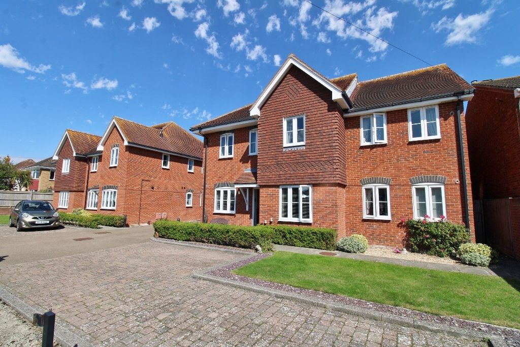 1 bed flat for sale in Amberley Court, Stubbington, Fareham PO14, £