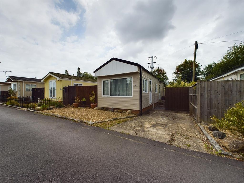 1 bed mobile/park home for sale in Scours Lane, Tilehurst, Reading RG30