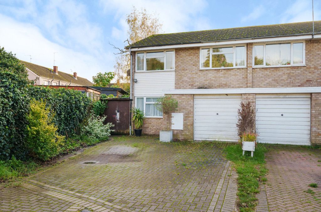 3 bed end terrace house for sale in Ogmore Close, Tilehurst, Reading