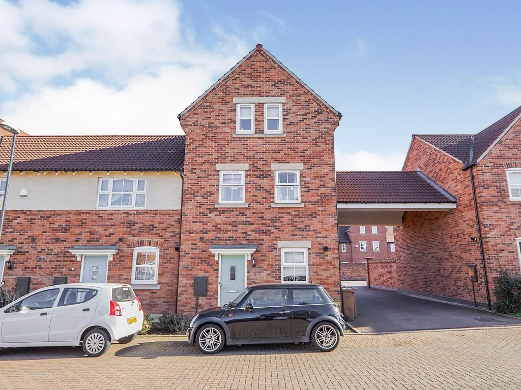 4 bed property to rent in Queensbury Park Drive, Shelton Lock, Derby