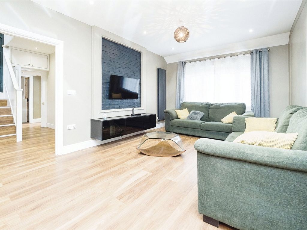 3 bed bungalow for sale in Lakeland Close, Chigwell IG7, £550,000 Zoopla