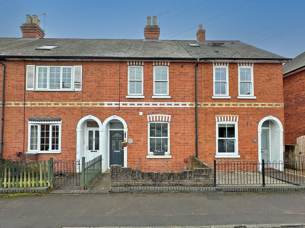 2 bed terraced house for sale in Belmont Road, Maidenhead, Berkshire