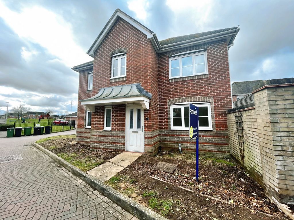 3 bed detached house for sale in Devizes Close, Basingstoke, Hampshire