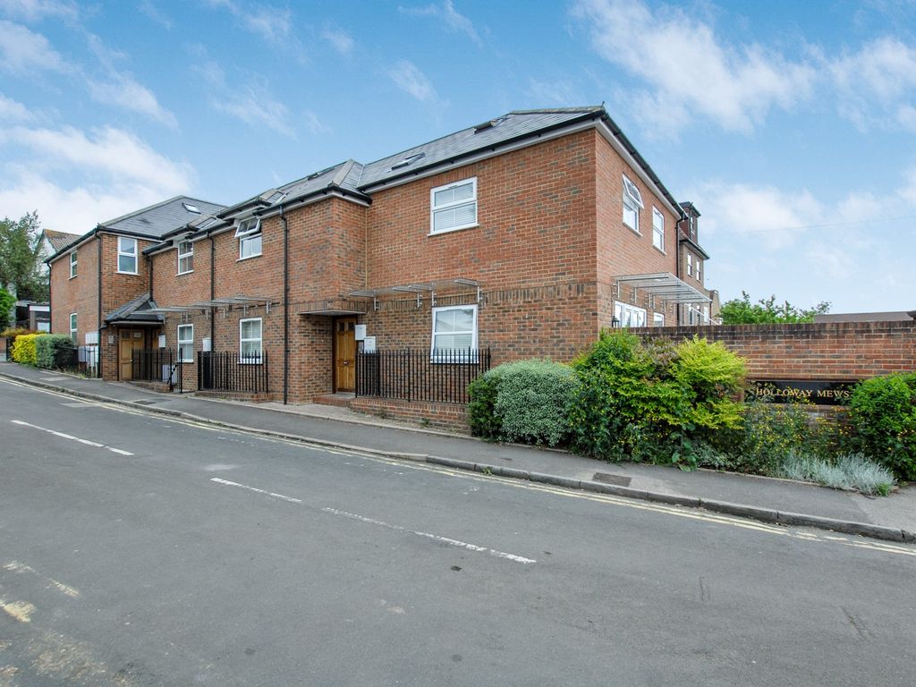 2 bed flat for sale in Armstrong Road, Englefield Green, Egham TW20