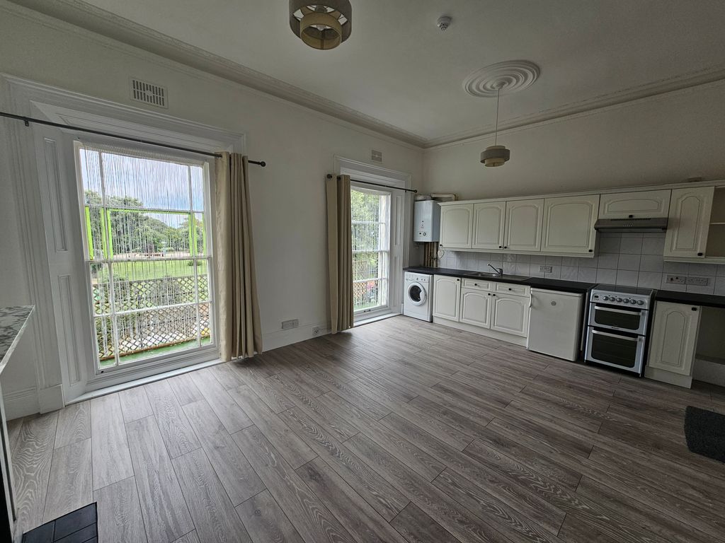 1 bed flat to rent in Orwell Road, Harwich CO12, £700 pcm Zoopla