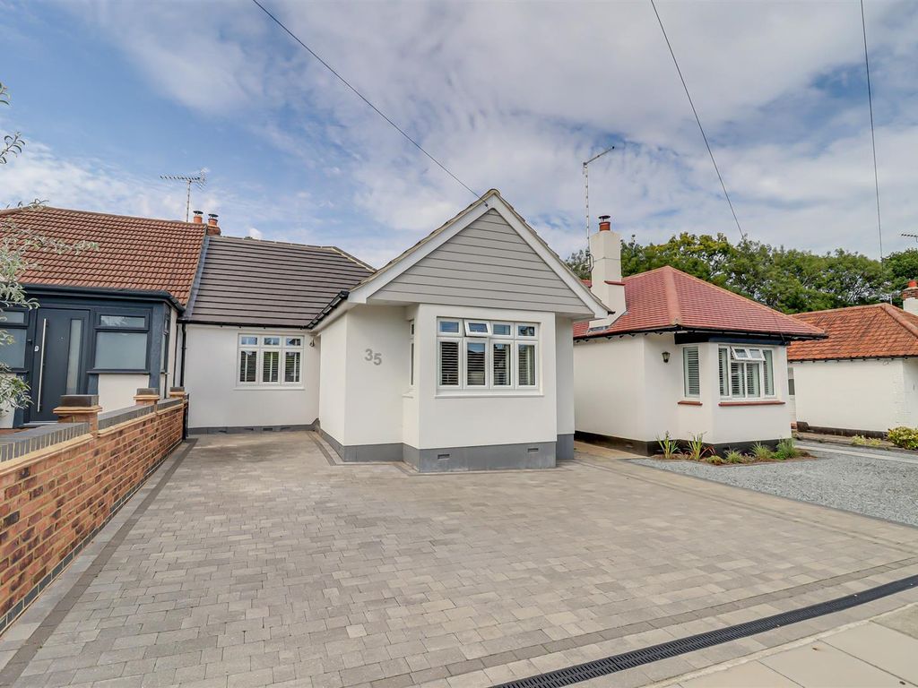 4 bed semidetached bungalow for sale in Vardon Drive, LeighOnSea SS9