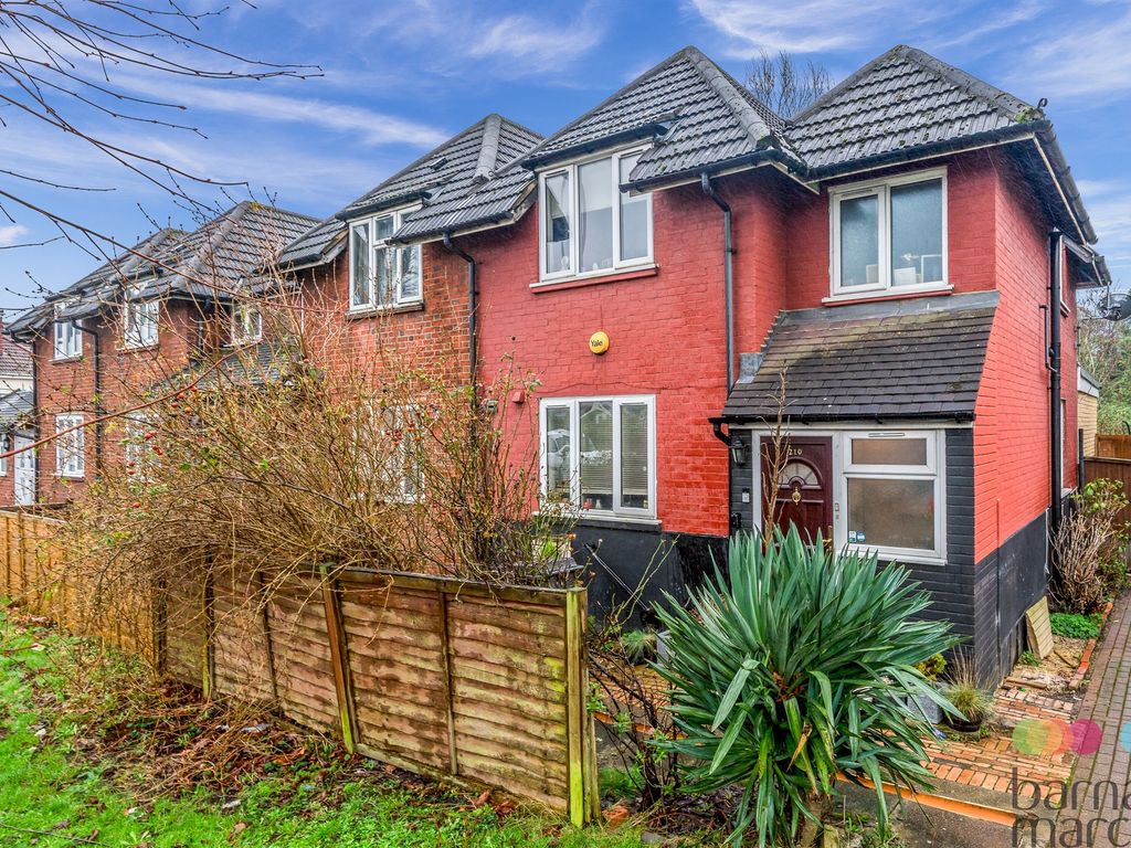 3 bed end terrace house for sale in Woodhouse Road, London N12, £