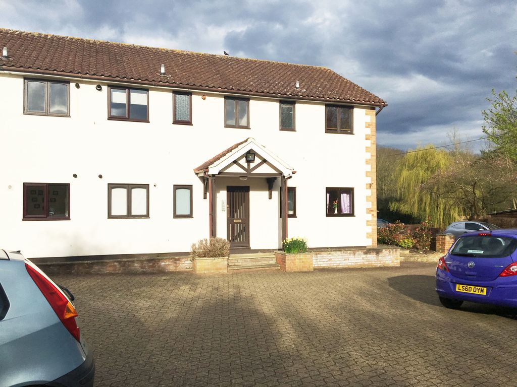 Studio to rent in Willowdene, Mill Lane, Watton At Stone, Hertford SG14