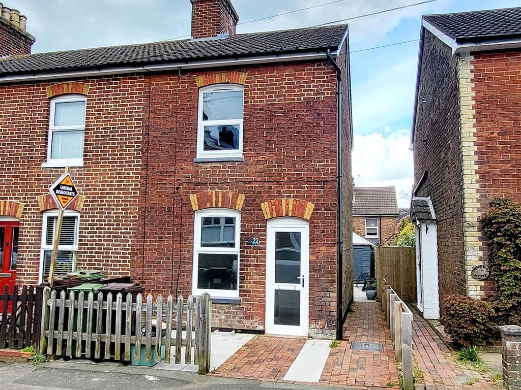 2 bed end terrace house to rent in Western Road, Southborough