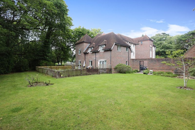 2 bed flat to rent in Talbot Avenue, Winton, Bournemouth BH3 Zoopla