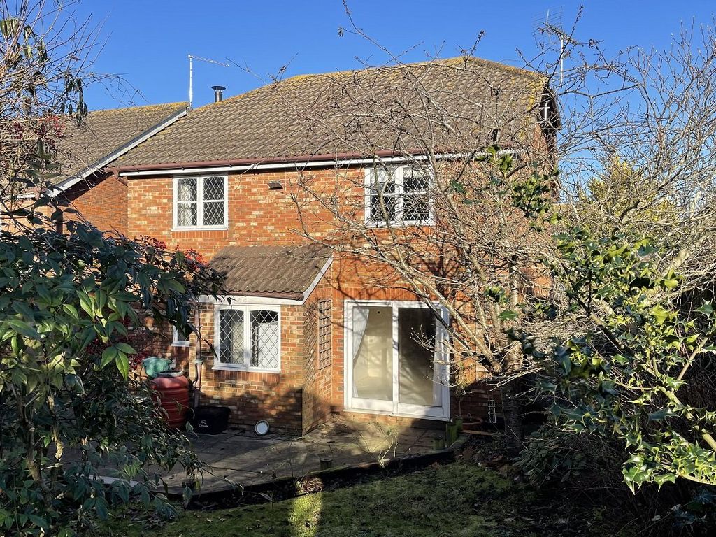 3 bed detached house for sale in Farleys Way, Peasmarsh, Rye, East