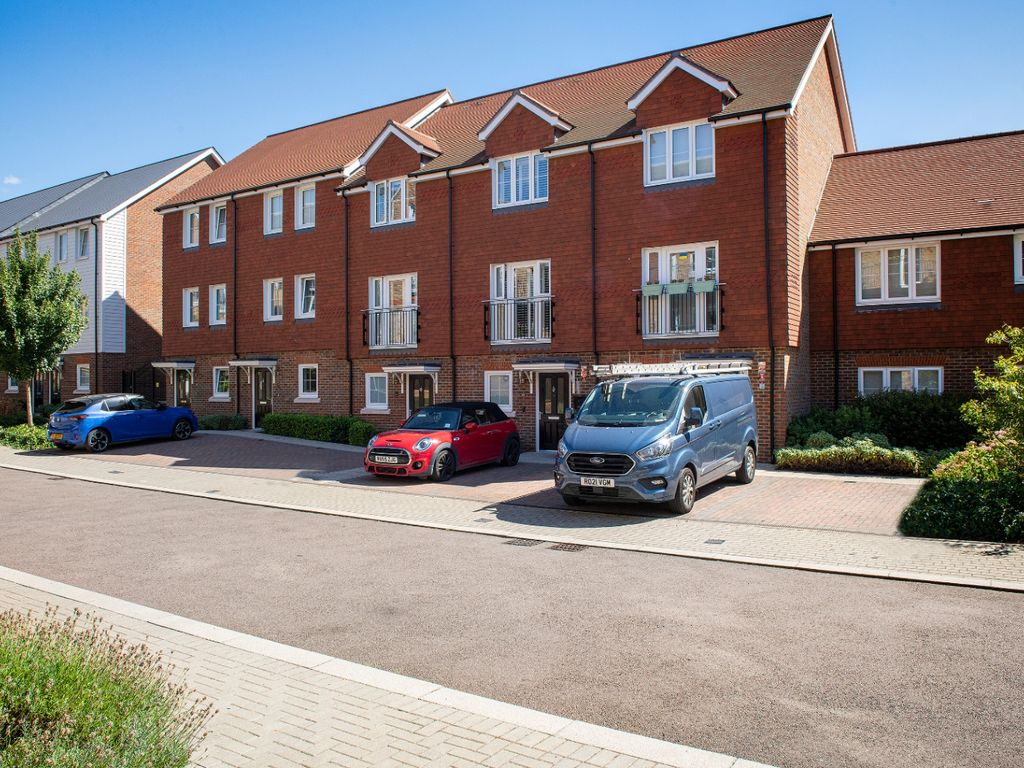 3 bed terraced house for sale in Nicholson Road, Dunton Green